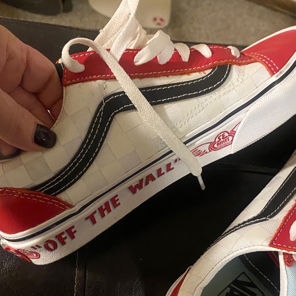 V Red, white, blue - Picture 6 of 7